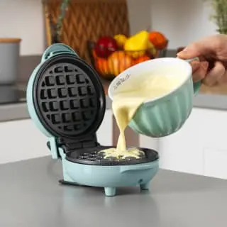 Giles & Posner Mini Waffle Maker - Image 3