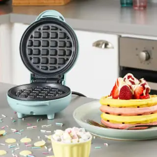 Giles & Posner Mini Waffle Maker - Image 2